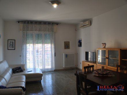 Rosignano Solvay - Appartamento con tre camere e garage