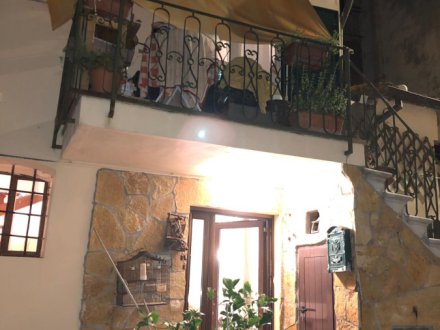 Rosignano Marittimo - centro storico trilocale con taverna
